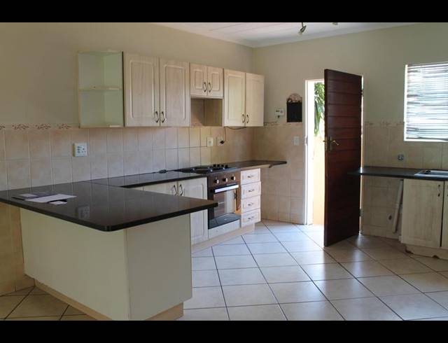 3 BEDROOM TOWNHOUSE FOR SALE IN EDEN GLEN